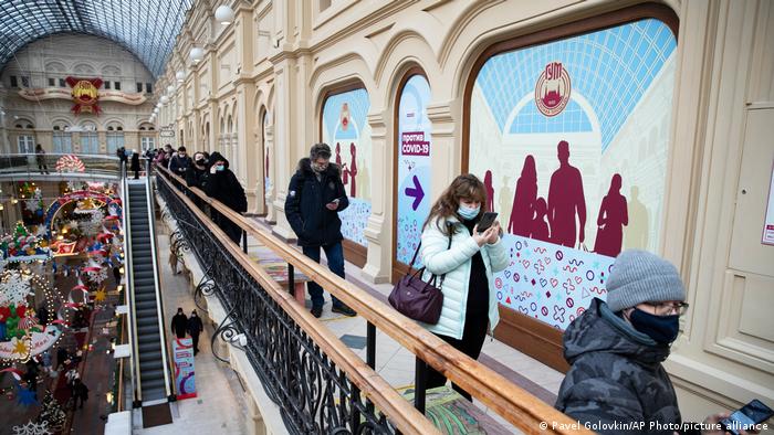 Рекорден брой жертви и заразени в Русия, в Кремъл бият тревога