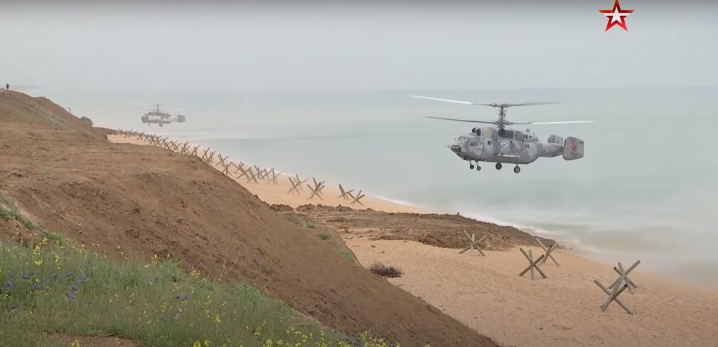 Сателитни снимки показват, че Русия струпва войски край Украйна