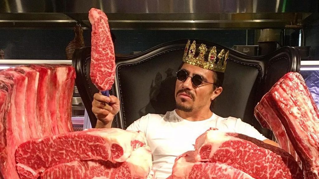 Salt Bae напуска лондонския си ресторант, шест седмици след отварянето му