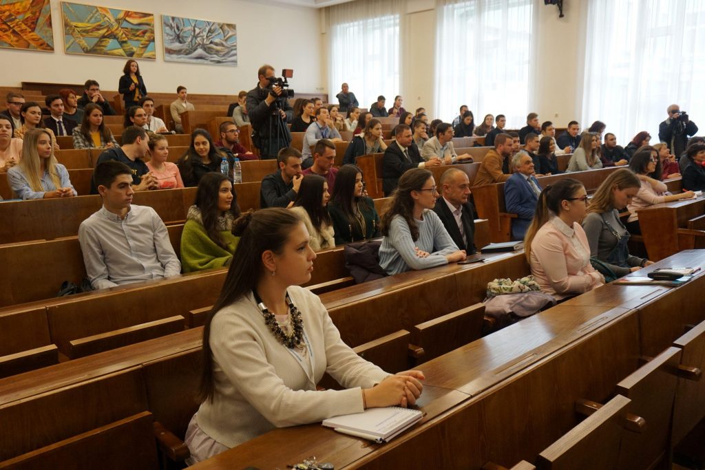 Държавата иска повече математици, но все така получава юристи и икономисти