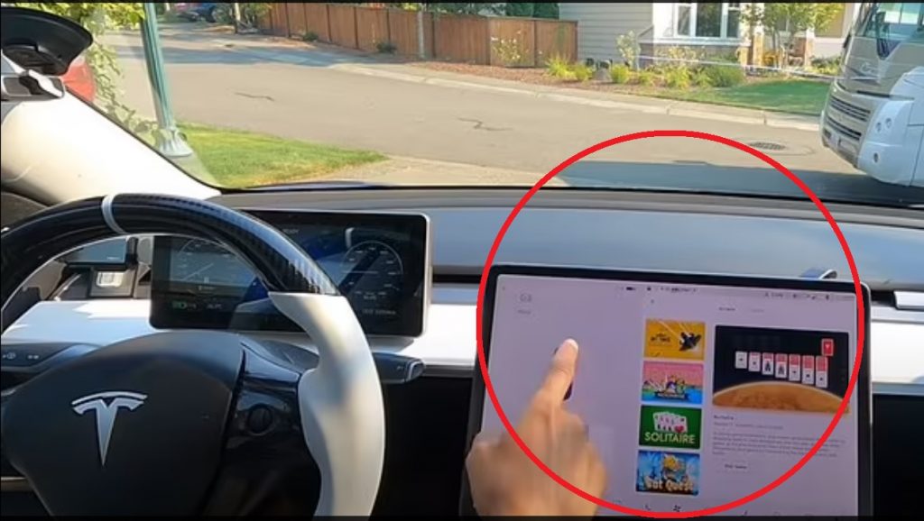 "Тесла" пусна видеоигри за шофьорите, докато са на пътя (видео)