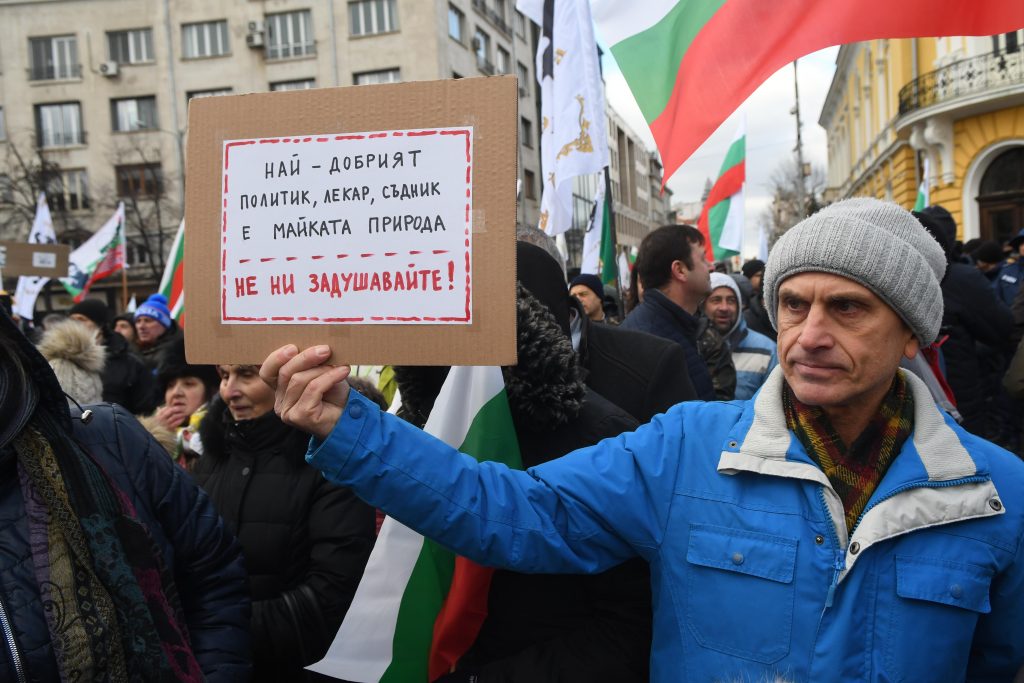 Коронавирусът затри цял български град, но ваксините са все така по-страшни от Covid-19