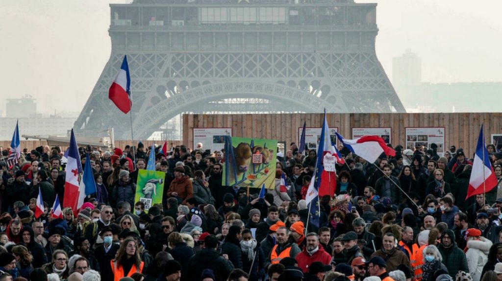 Защо няма протести срещу заплахата от война в Украйна