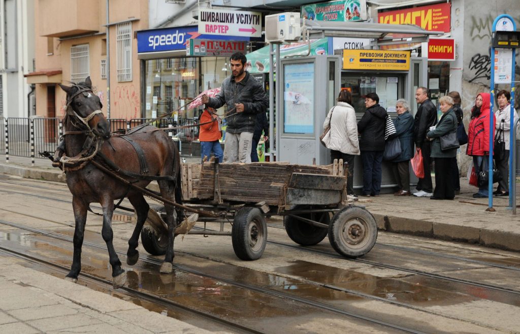 Официално забраняват каруците в София