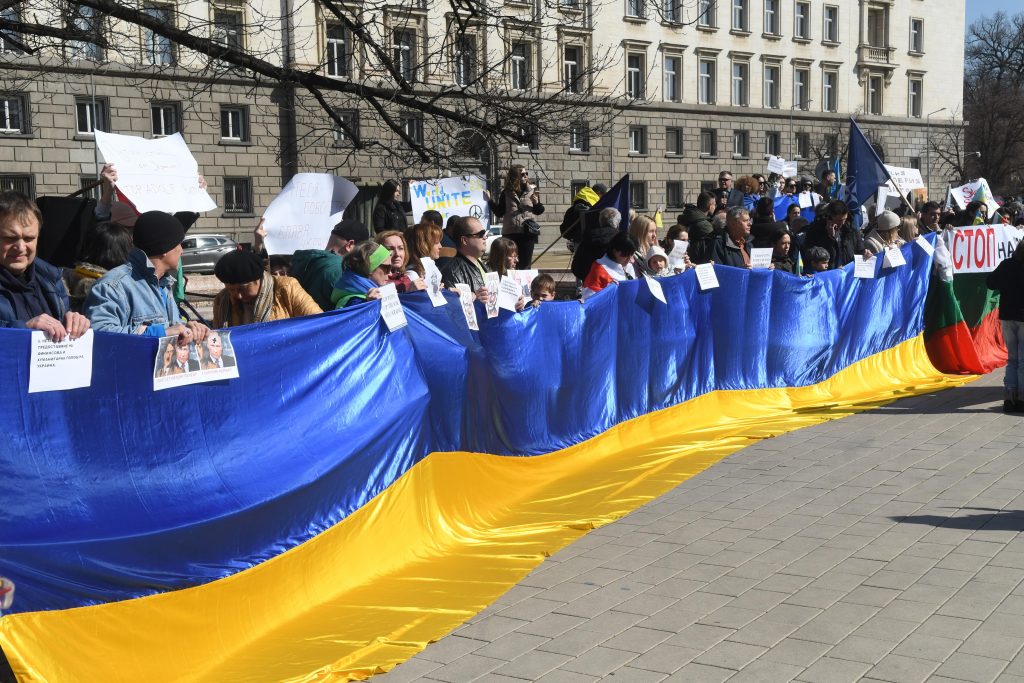 "Това е подкрепа за Путин". Защо България не изпраща военна помощ на Украйна