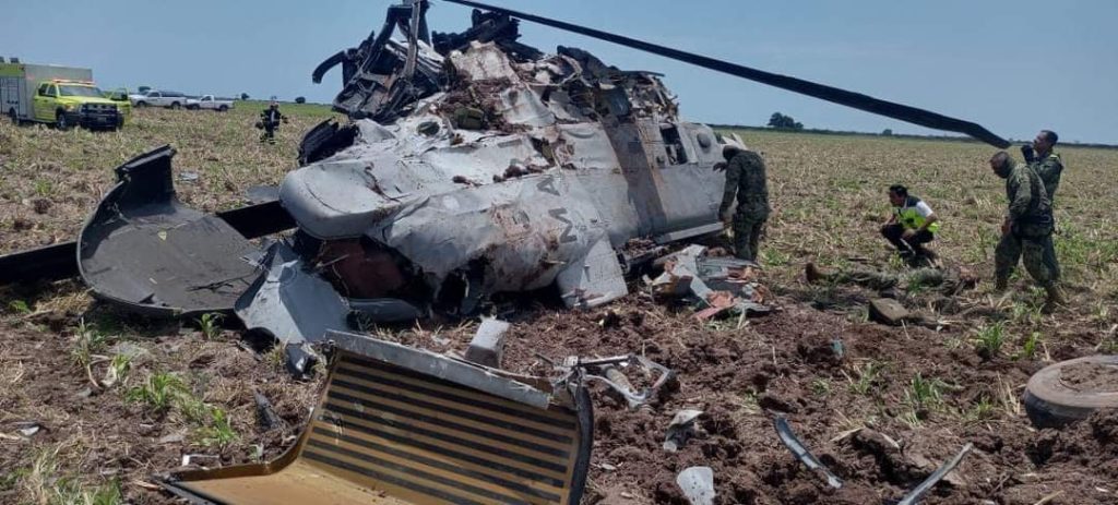 Военен хеликоптер се разби в Мексико, има 14 жертви (видео и снимки)