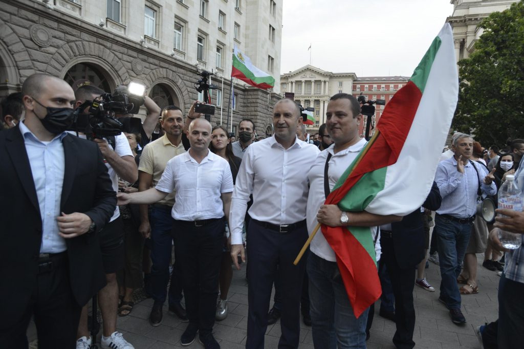 Министър Сачева за протестите: Това е квазиформа на анархо-комунизъм (видео)