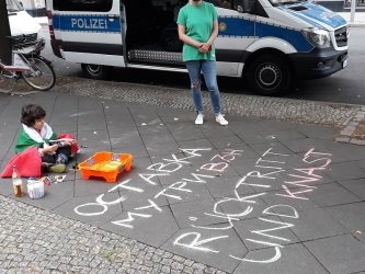 Българският протест в Берлин се мести в работно време (снимка)