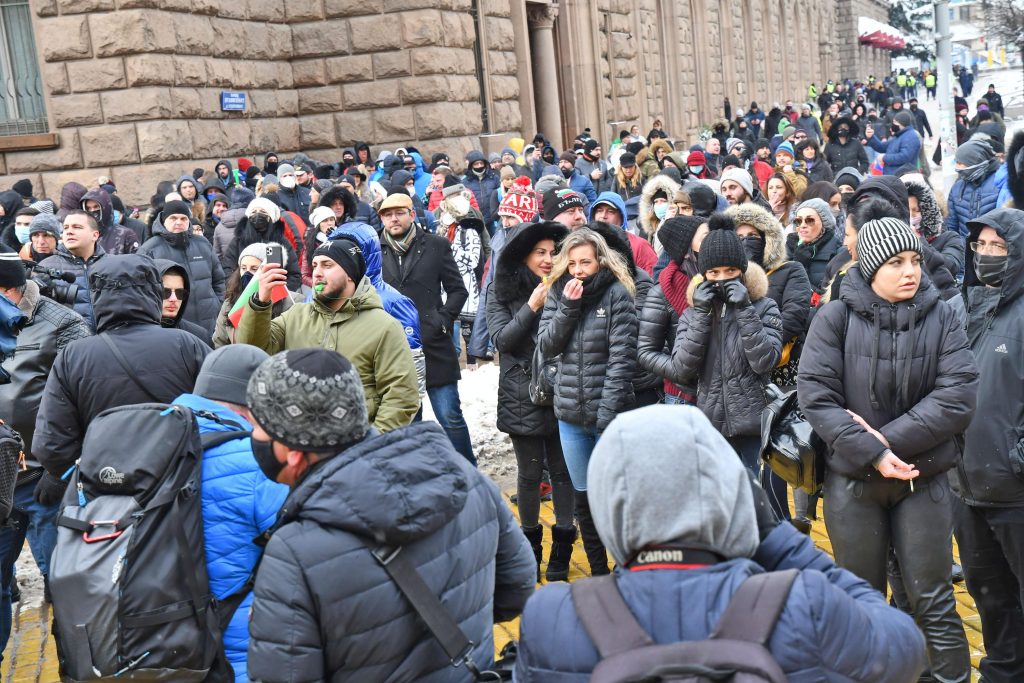 Размаха ли Валери Симеонов среден пръст на протестиращите ресторантьори? (видео и снимка)