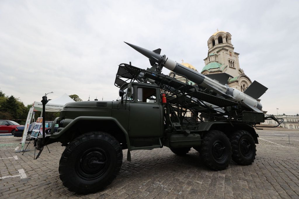 Вижте с каква техника разполагат Военно-въздушните сили на България (снимки)