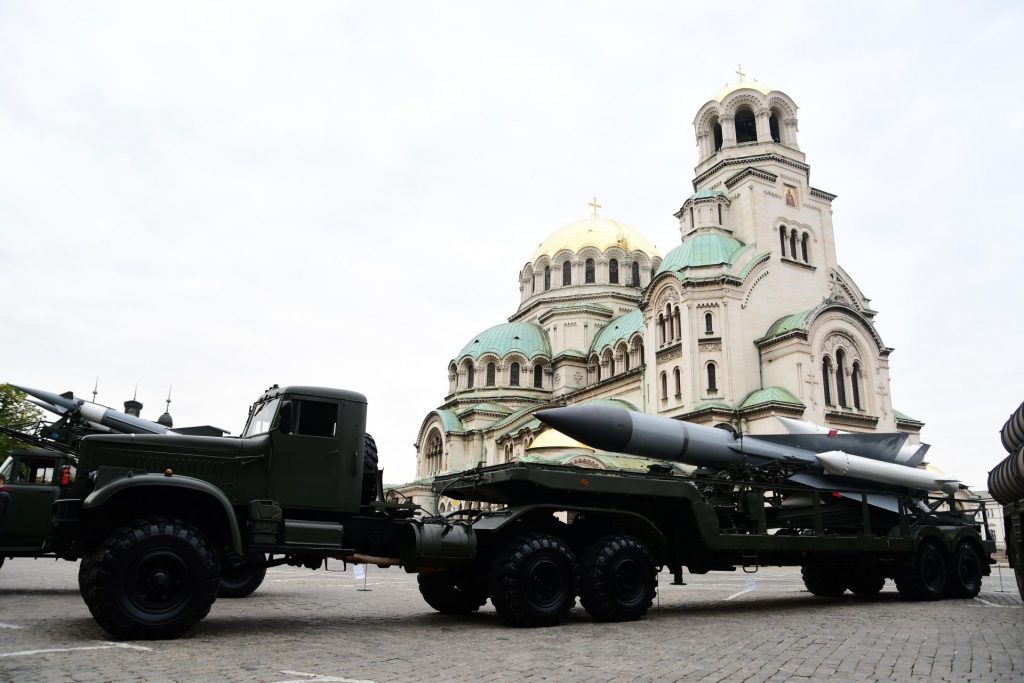 Вижте с каква техника разполагат Военно-въздушните сили на България (снимки)