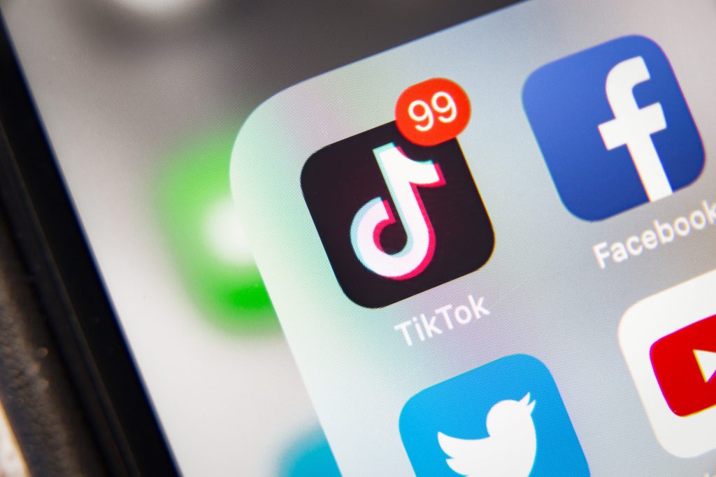 Американските агенции премахват TikTok от федералните устройства