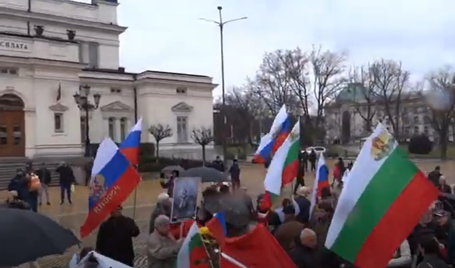 Кой доведе руските знамена на българския национален празник