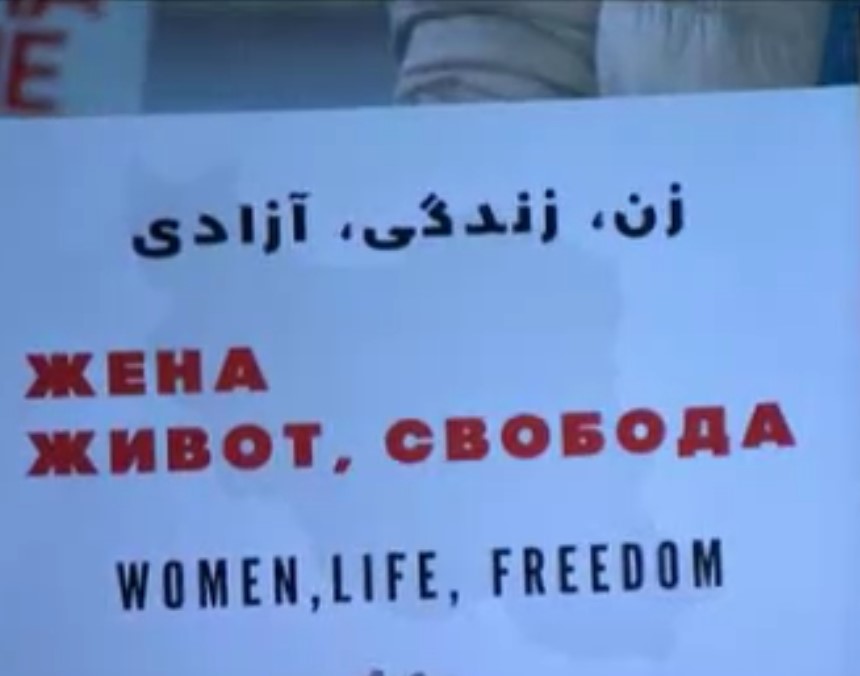 Стотици участваха в шествие за правата на жените в София (видео)