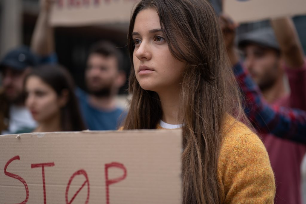 „Амнести Интернешънъл“: Десетки деца са изтезавани при протестите в Иран