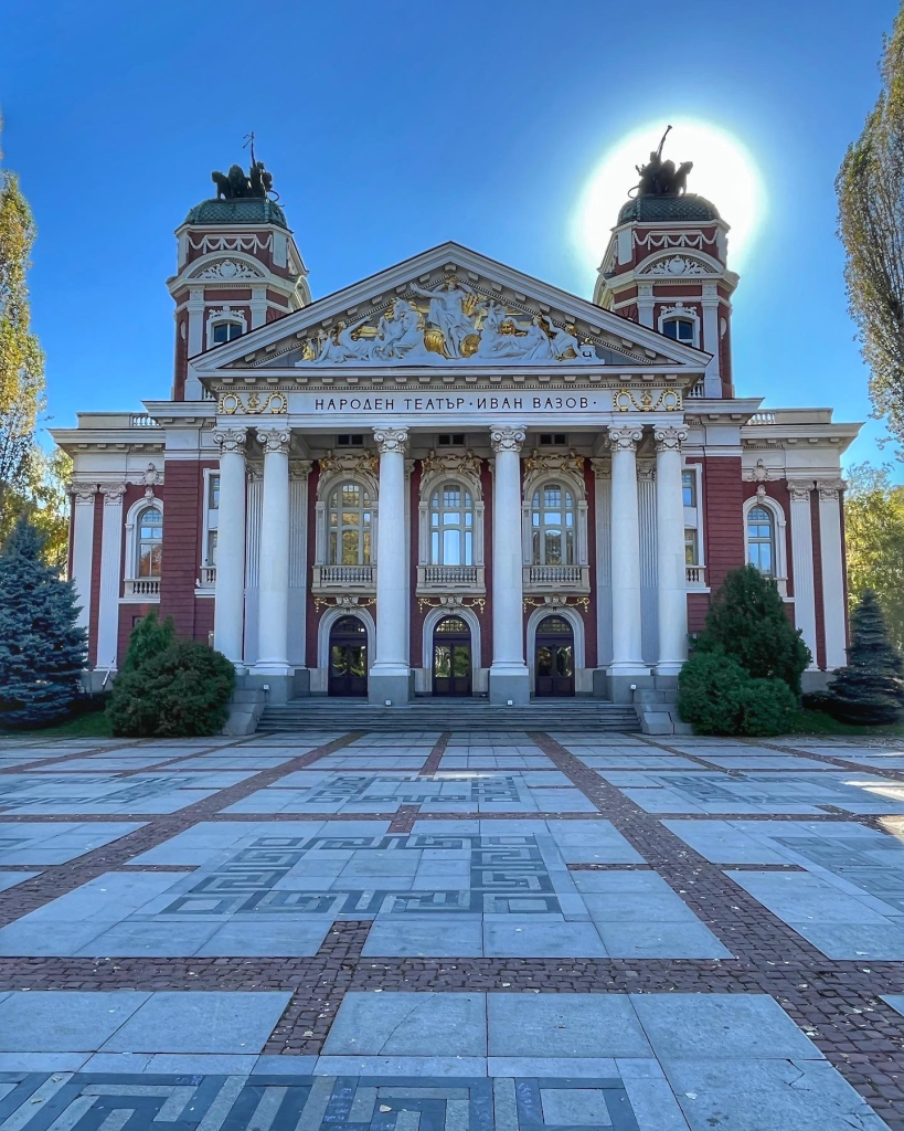 Народният театър твърди, че Морфов не се е справял с работата като главен режисьор