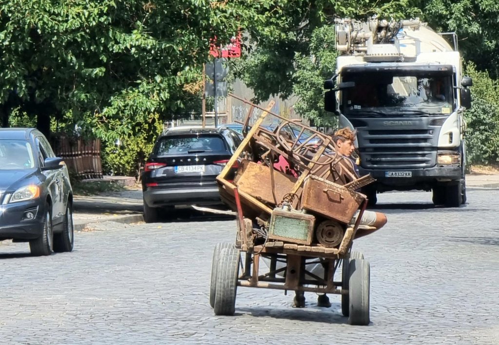 След побой в Бургаско вкараха в болница шофьор на линейка