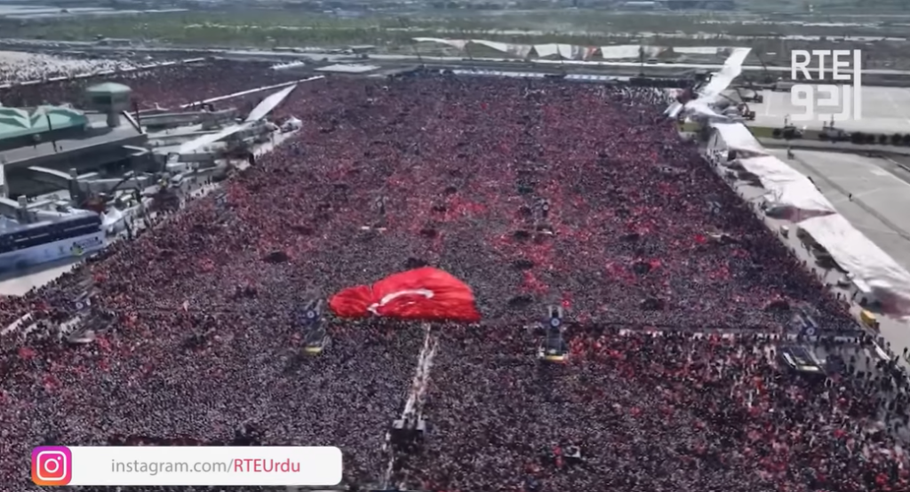 Ердоган отвърна на опозицията с по-мащабен предизборен митинг (видео)