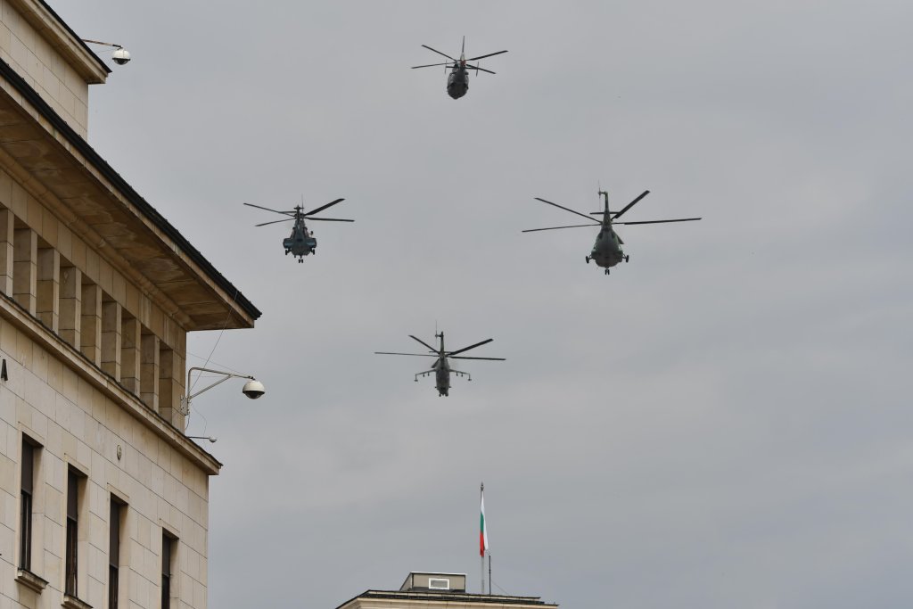 Ето какво оръжие показа Българската армия на 6 май (видео и снимки)