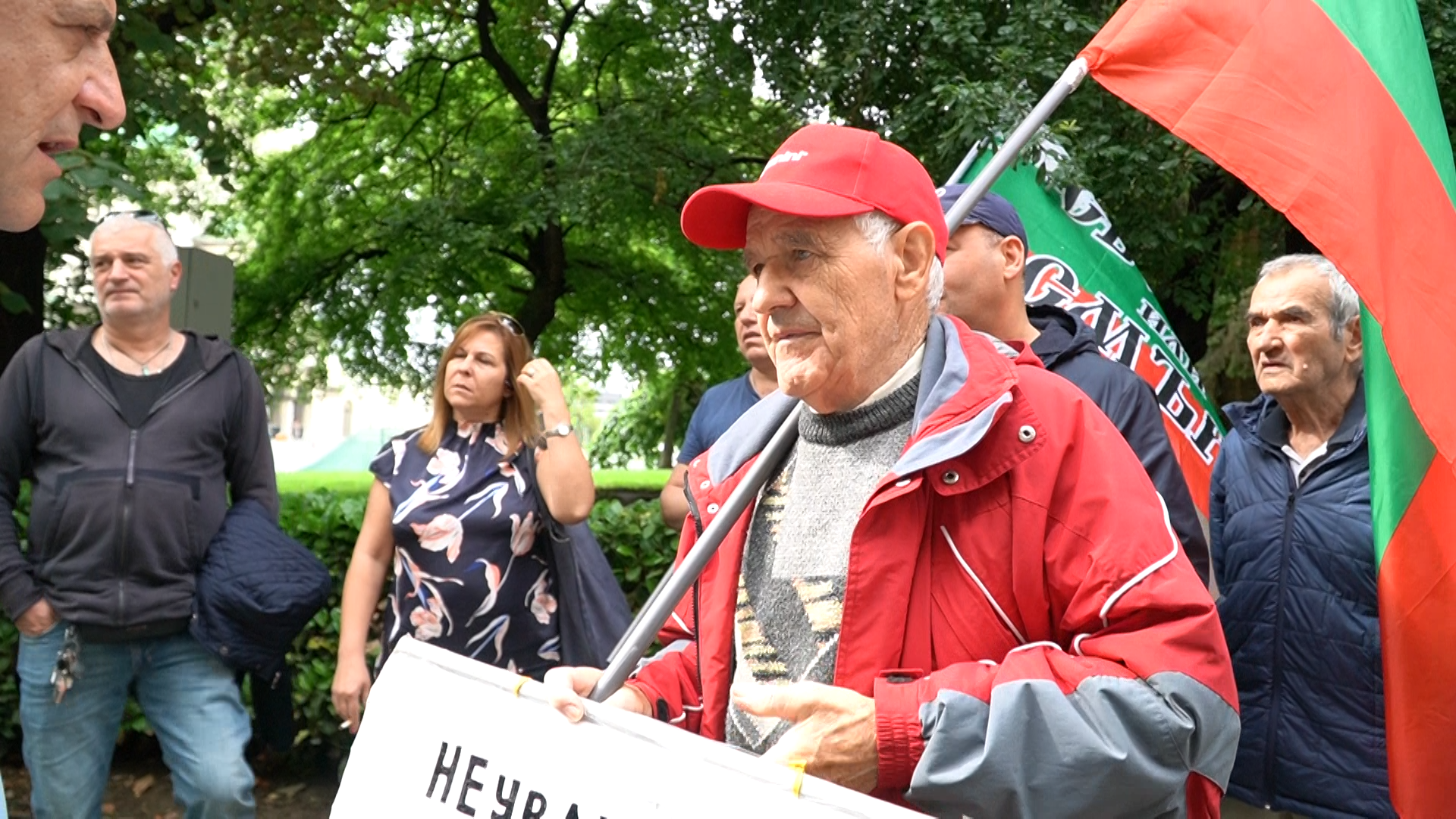 Фандъкова и Георги Георгиев избегнаха въпросите ни за казуса с имота на Петьо Блъсков (РЕПОРТАЖ)