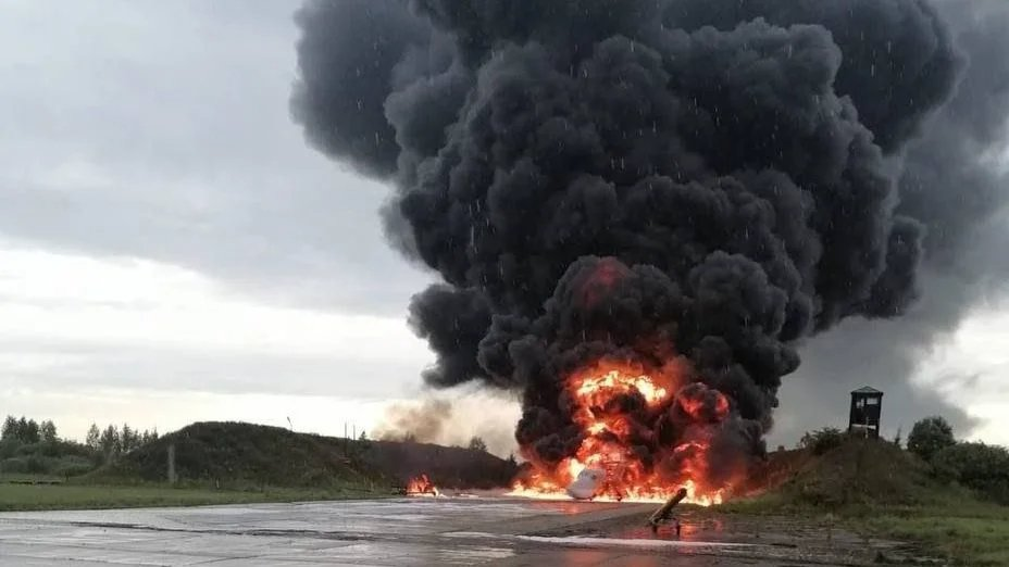 Украйна унищожава бойни самолети за милиони с дронове от&#8230; картон (видео)