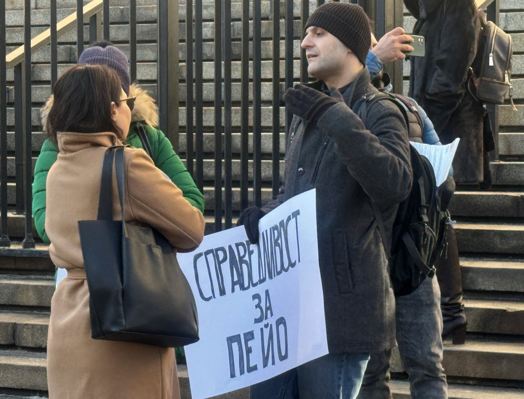 Протестиращи настояват за най-тежки мерки след бруталното убийство на Пейо Пеев (видео)