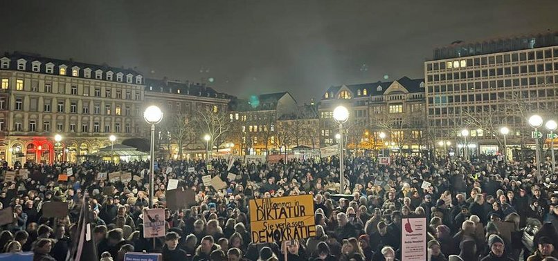 Над 25 000 души протестират в Германия срещу крайнодесния екстремизъм (видео)