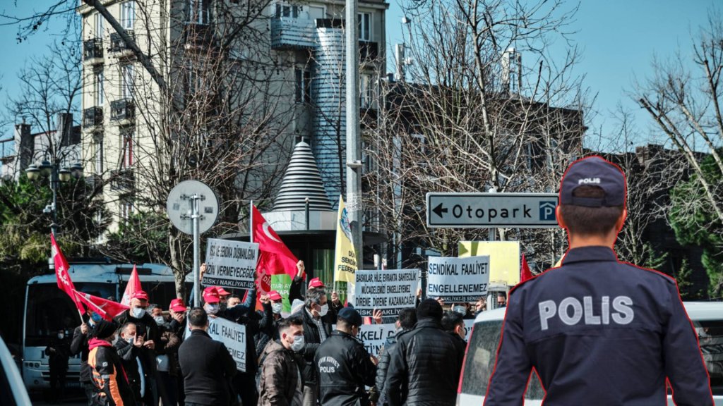 Турските власти задържаха 90 души за участие в неразрешени демонстрации след изборите