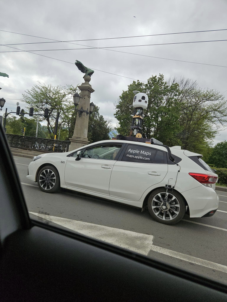 Кола на Apple Maps е забелязана в София