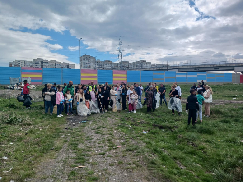 Жители на столичния &#8220;Филиповци&#8221; почистиха нерегламентираните сметища в квартала (снимки)