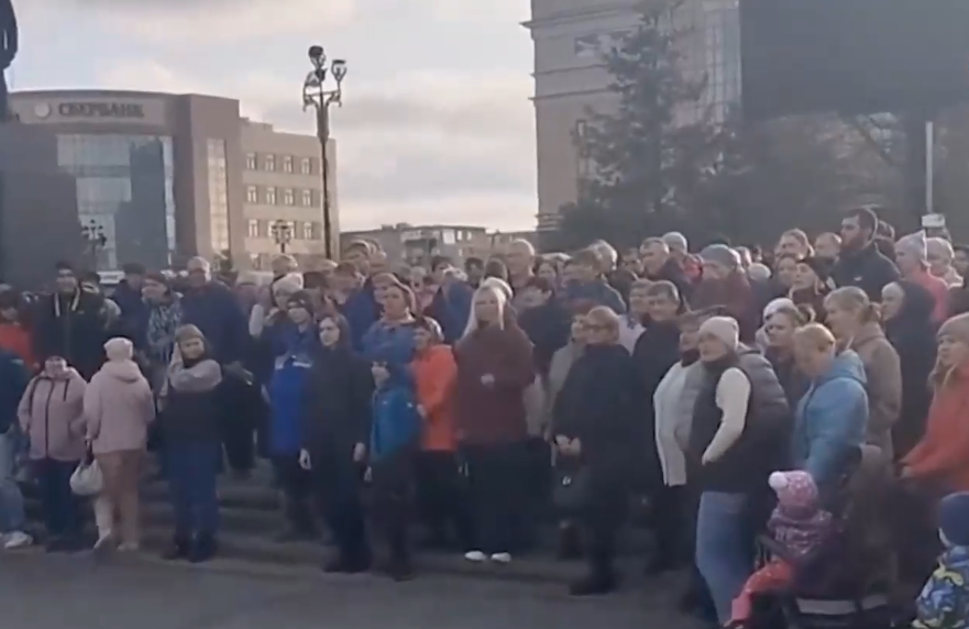 Напрежение и протести в Орск след тежките наводнения заради скъсана язовирна стена (видео)